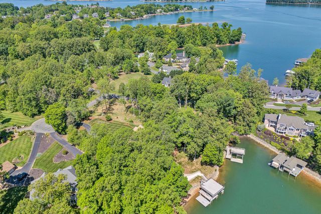 25 Findlay CIR, Penhook, VA 24137