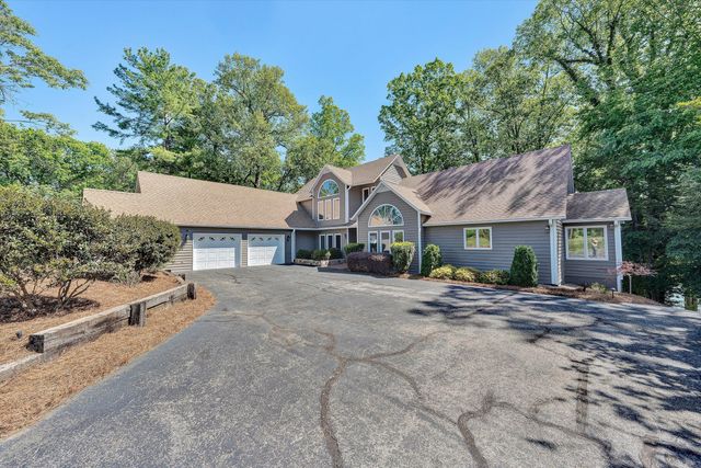25 Findlay CIR, Penhook, VA 24137