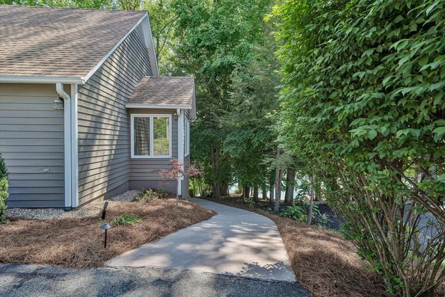 25 Findlay CIR, Penhook, VA 24137