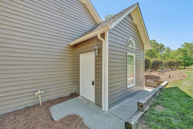 25 Findlay CIR, Penhook, VA 24137