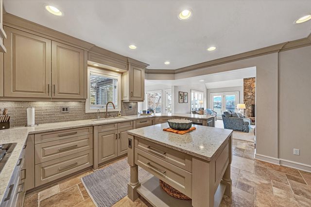 25 Findlay CIR, Penhook, VA 24137