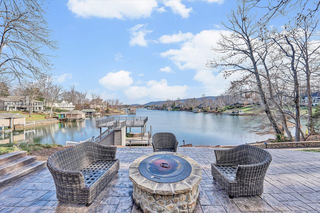 25 Findlay CIR, Penhook, VA 24137