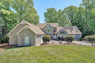 25 Findlay CIR, Penhook, VA 24137