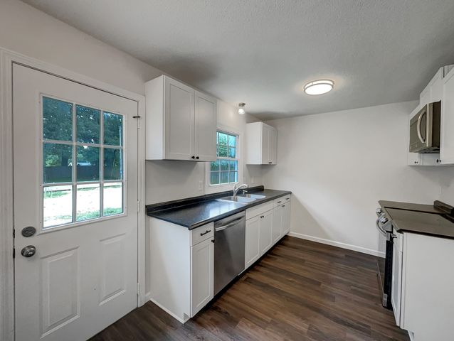 573 Donna Dr, Clarksville, TN 37042