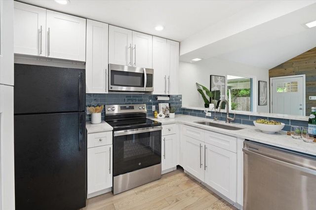 6711 W Gate BLVD B, Austin, TX 78745