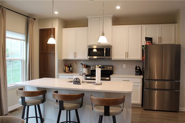 265 Chesna Drive, Whitehall, PA 15234