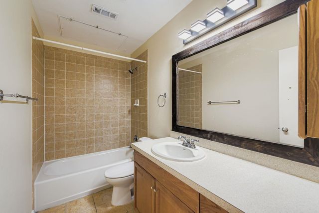 708 Graham PL 101, Austin, TX 78705