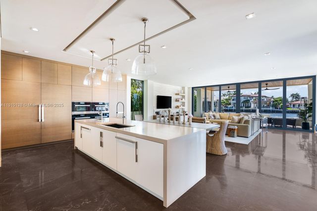 1175 Spanish River Rd, Boca Raton, FL 33432