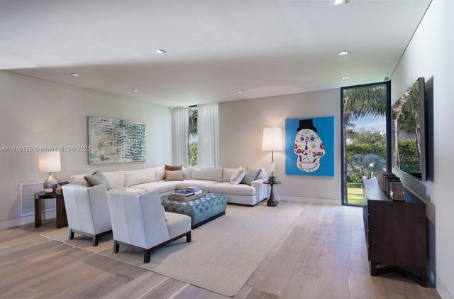 1175 Spanish River Rd, Boca Raton, FL 33432