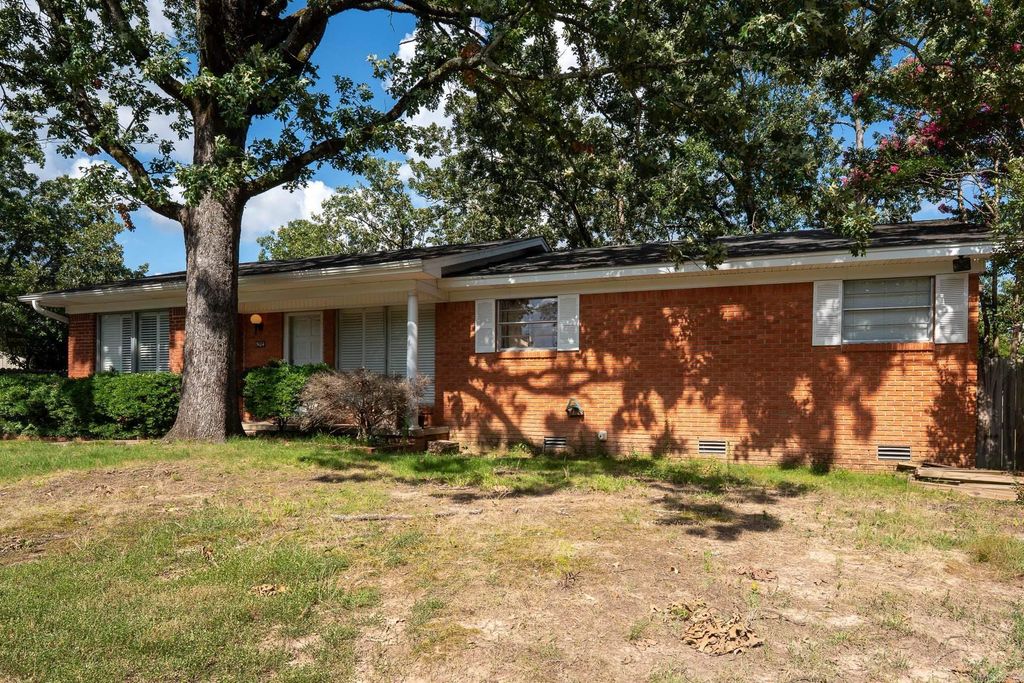 5104 N Cedar Street, North Little Rock, AR 72116