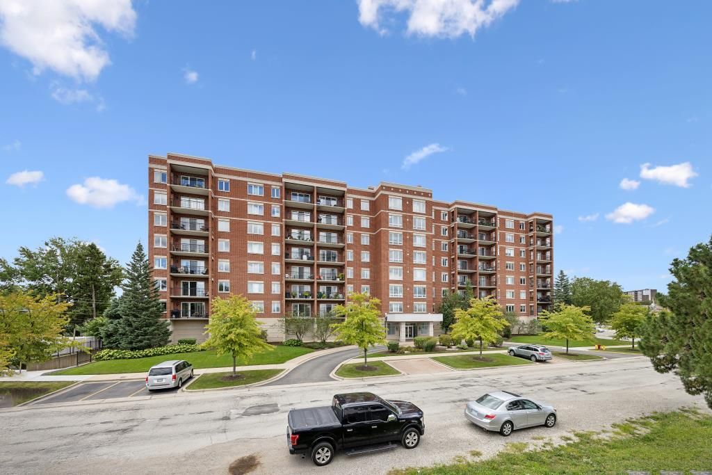 5555 N Cumberland Avenue 804, Chicago, IL 60656