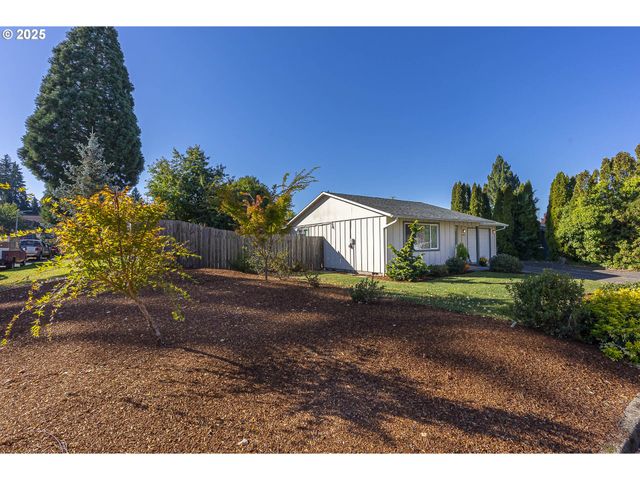 277 E 13TH St, Lafayette, OR 97127