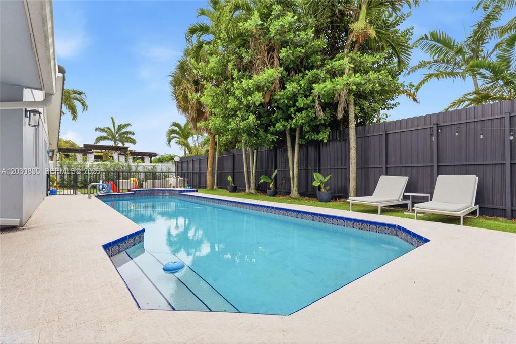 19040 S Saint Andrews Drive, Hialeah, FL 33015