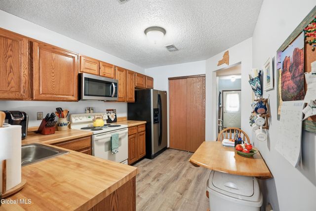 29 Tekakwitha Court, Clifton Park, NY 12065