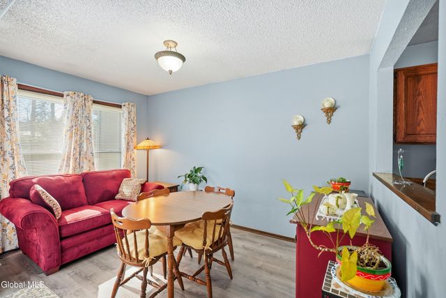 29 Tekakwitha Court, Clifton Park, NY 12065