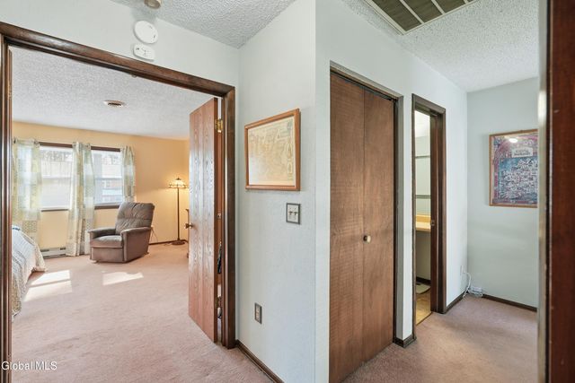 29 Tekakwitha Court, Clifton Park, NY 12065