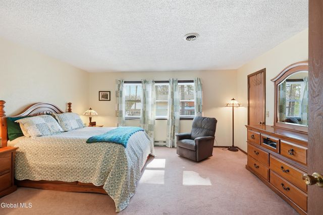 29 Tekakwitha Court, Clifton Park, NY 12065