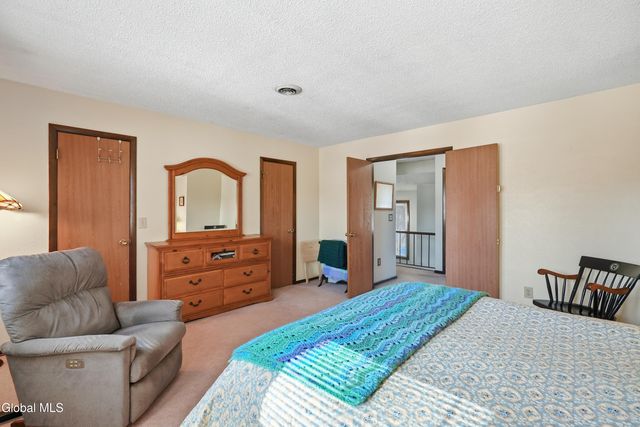 29 Tekakwitha Court, Clifton Park, NY 12065