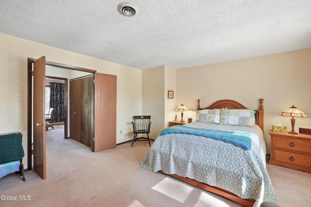 29 Tekakwitha Court, Clifton Park, NY 12065