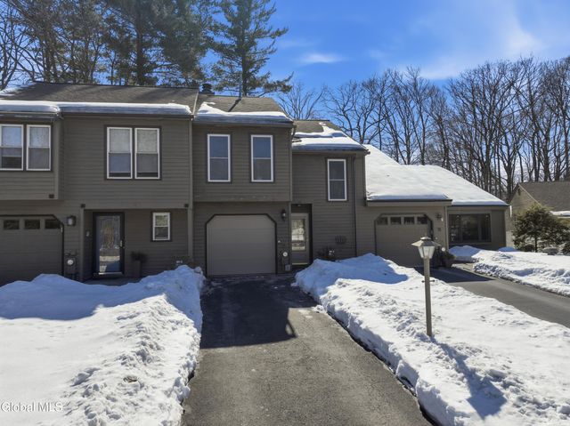 29 Tekakwitha Court, Clifton Park, NY 12065