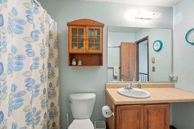 29 Tekakwitha Court, Clifton Park, NY 12065