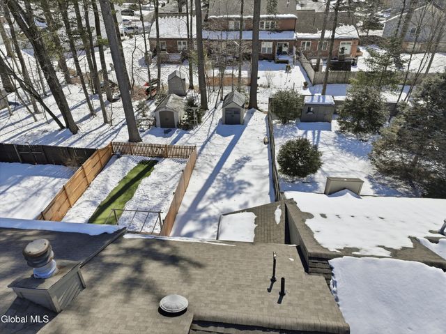 29 Tekakwitha Court, Clifton Park, NY 12065