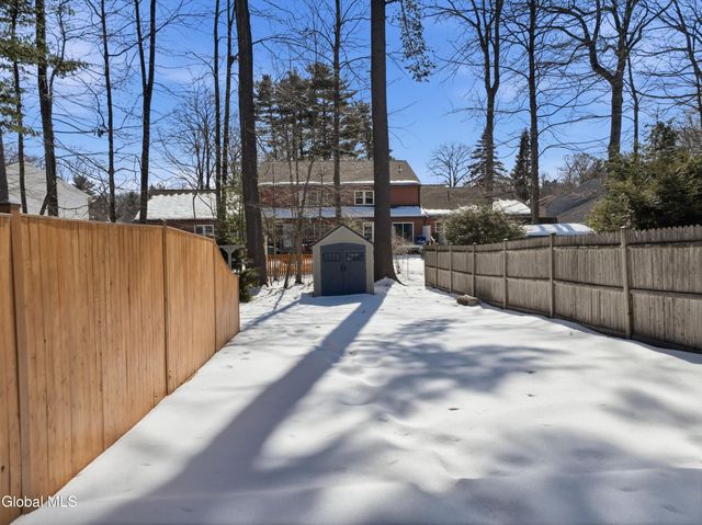 29 Tekakwitha Court, Clifton Park, NY 12065