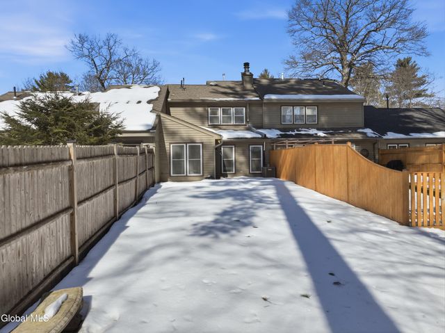 29 Tekakwitha Court, Clifton Park, NY 12065