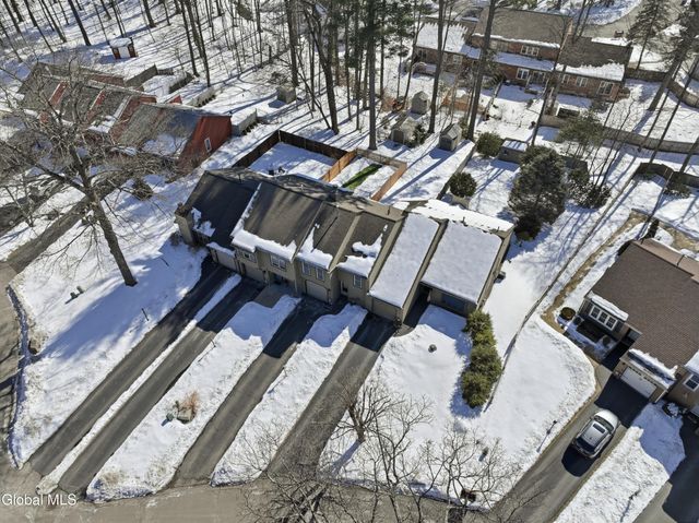 29 Tekakwitha Court, Clifton Park, NY 12065