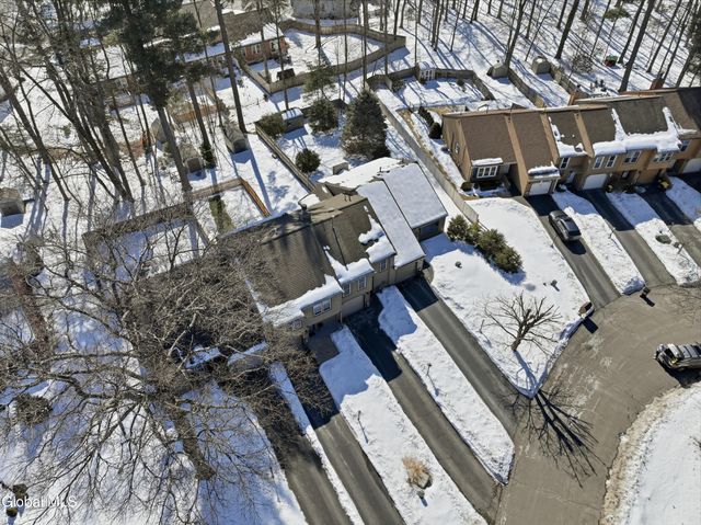 29 Tekakwitha Court, Clifton Park, NY 12065