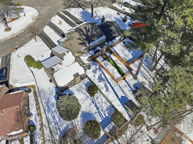 29 Tekakwitha Court, Clifton Park, NY 12065