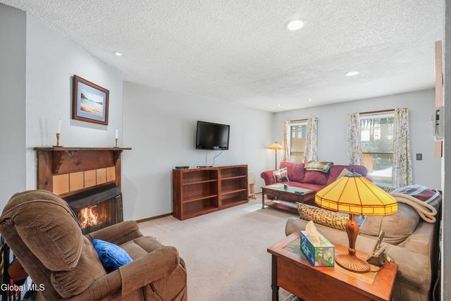 29 Tekakwitha Court, Clifton Park, NY 12065