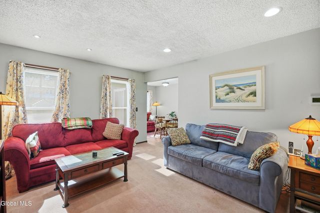 29 Tekakwitha Court, Clifton Park, NY 12065