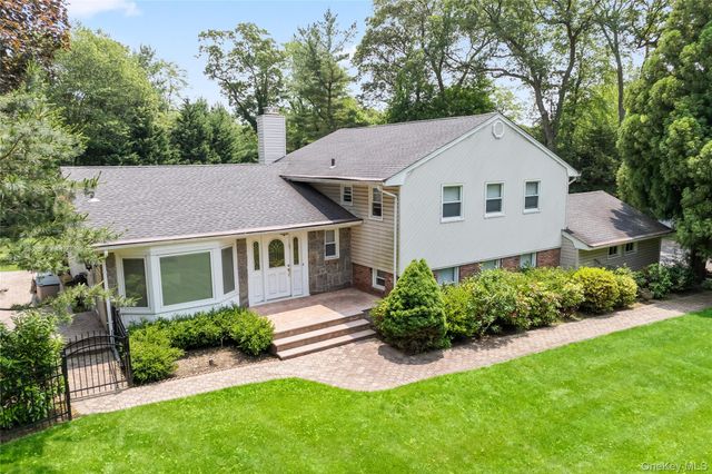21 Kodiak Drive, Woodbury, NY 11797