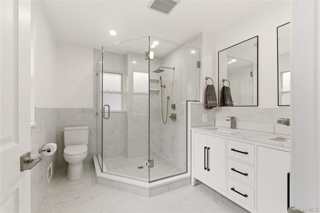 21 Kodiak Drive, Woodbury, NY 11797