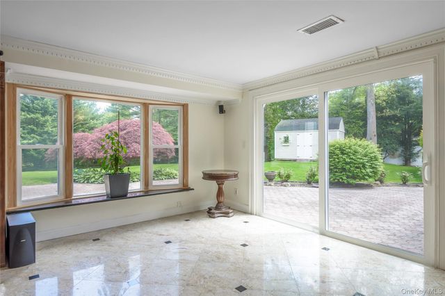 21 Kodiak Drive, Woodbury, NY 11797