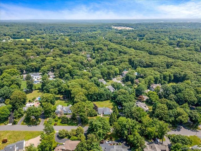21 Kodiak Drive, Woodbury, NY 11797