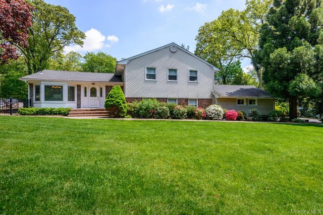 21 Kodiak Drive, Woodbury, NY 11797