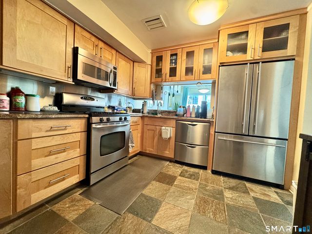 18 Harbour Close, New Haven, CT 06519