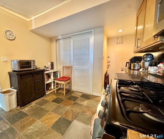 18 Harbour Close, New Haven, CT 06519