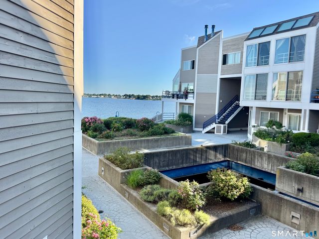 18 Harbour Close, New Haven, CT 06519