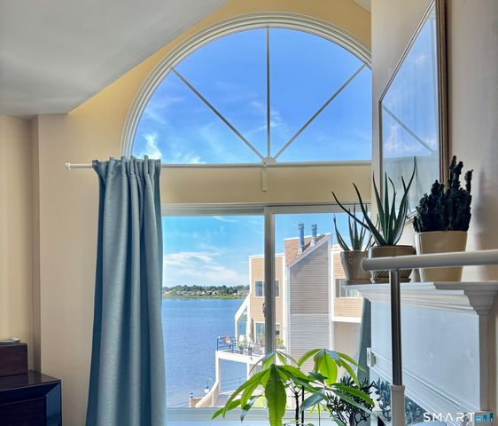 18 Harbour Close, New Haven, CT 06519