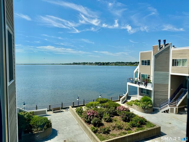18 Harbour Close, New Haven, CT 06519