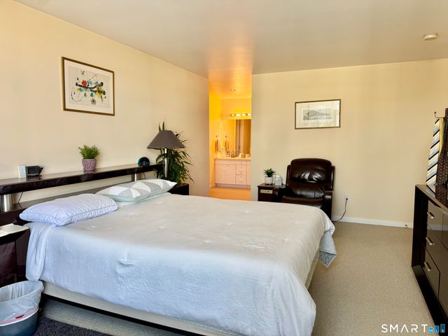 18 Harbour Close, New Haven, CT 06519