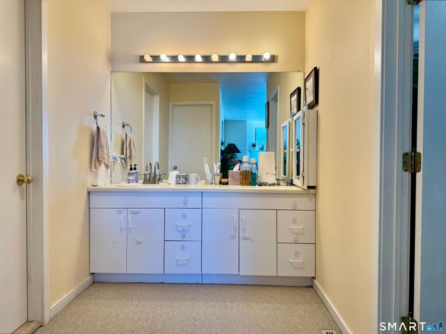 18 Harbour Close, New Haven, CT 06519