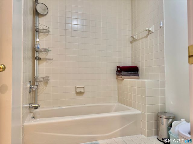 18 Harbour Close, New Haven, CT 06519