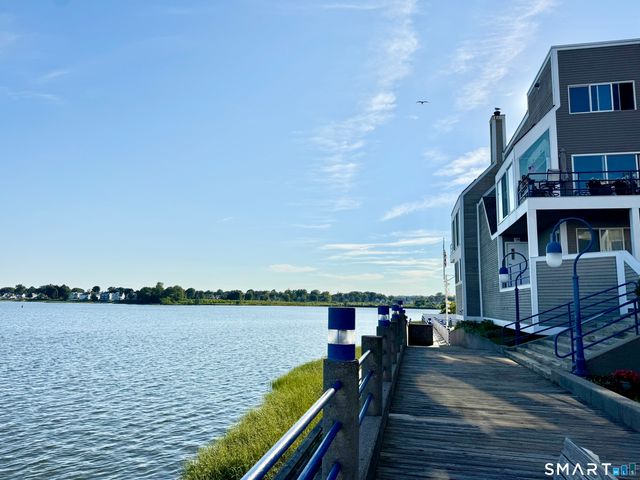 18 Harbour Close, New Haven, CT 06519