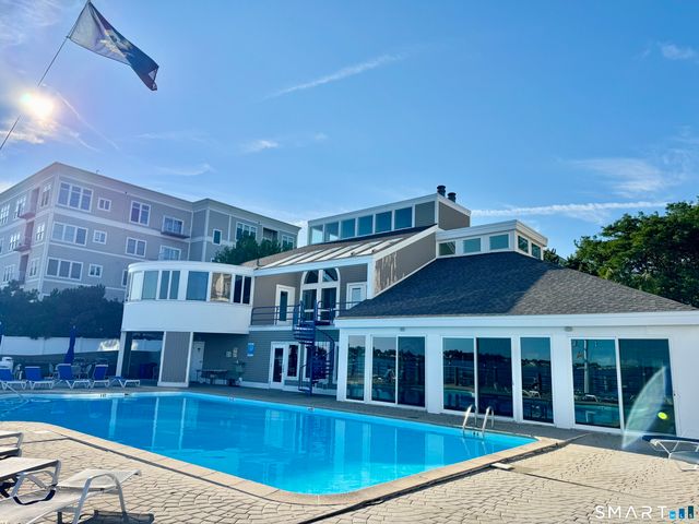 18 Harbour Close, New Haven, CT 06519