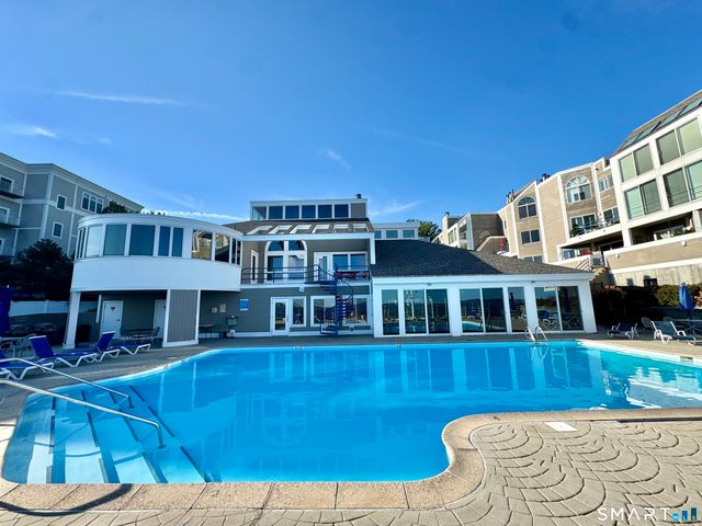 18 Harbour Close, New Haven, CT 06519