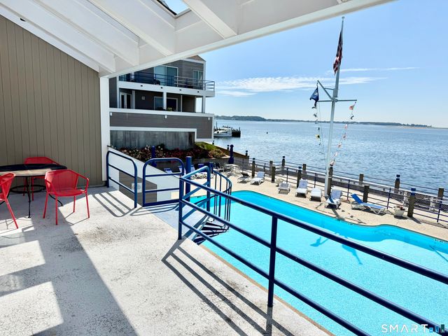 18 Harbour Close, New Haven, CT 06519